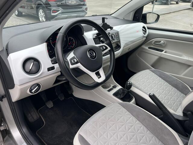 Volkswagen UP! 1.0 Beats alcantara, beats audio, cruise, airco