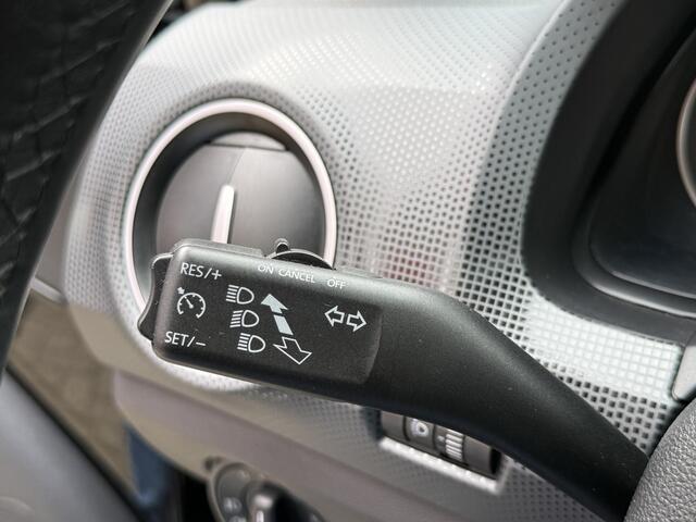 Volkswagen UP! 1.0 TSI 90PK *!* HIGH UP *!* PANODAK/ NAVI/ CRUISE/ 17 INCH/ PDC *!*