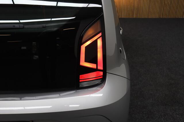 Volkswagen UP! 1.0 BMT move up! | Airco | Bluetooth | All-season Banden