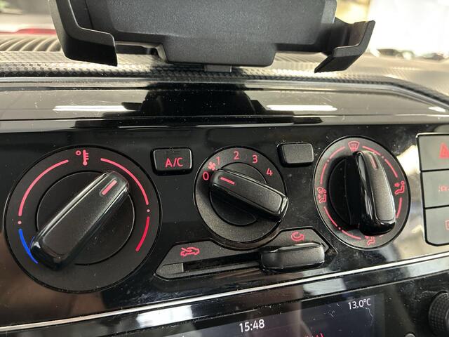 Volkswagen UP! 1.0 65pk · Navi Dock · Airco · DAB Radio · All Season Banden · Regensensor · Bluetooth ·