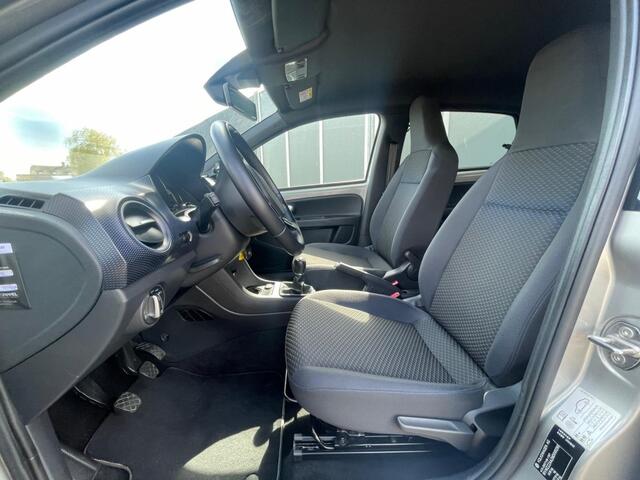 Volkswagen UP! 1.0 BMT 65pk High Up! | Climate | Cruise | Camera