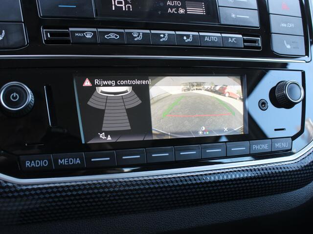 Volkswagen UP! 1.0 | ACHTERUITRIJ CAMERA | STOEL VERWARMING |