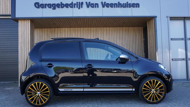 Volkswagen UP! 1.0 75pk 5Drs Automaat Special Up! Pano.Dak 17inch LM Beats Trekhaak A-Camera Cruise Control 37891km! Unieke Up!