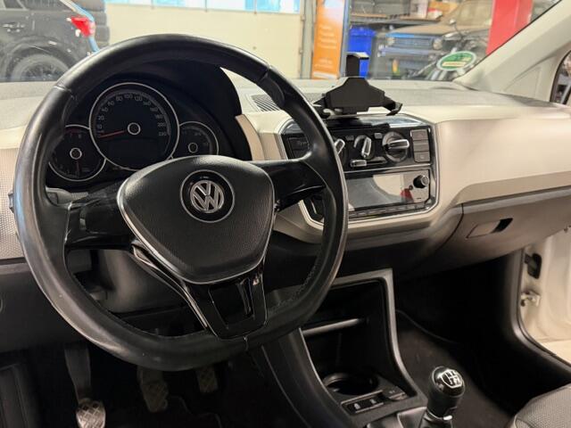 Volkswagen UP! 1.0 BMT high up! (Facelift) , Cruise control , Parkeersensor, Navi via APP, Lichtmetalen velgen, Telefoon integratie , Nieuwe APK , etc. Onderhoudshistorie vanaf 30.000 km hier volledig bekend en recent.