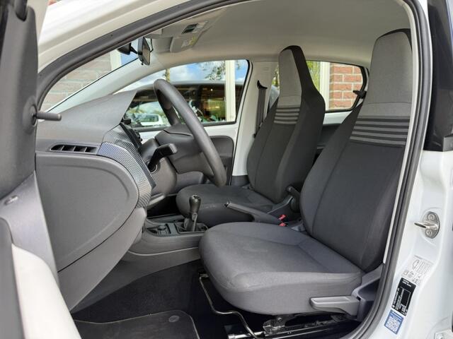 Volkswagen UP! 1.0 NIEUWE APK / NAVI.VIA.APP / AIRCO / RIJKLAAR / INCL GARANTIE
