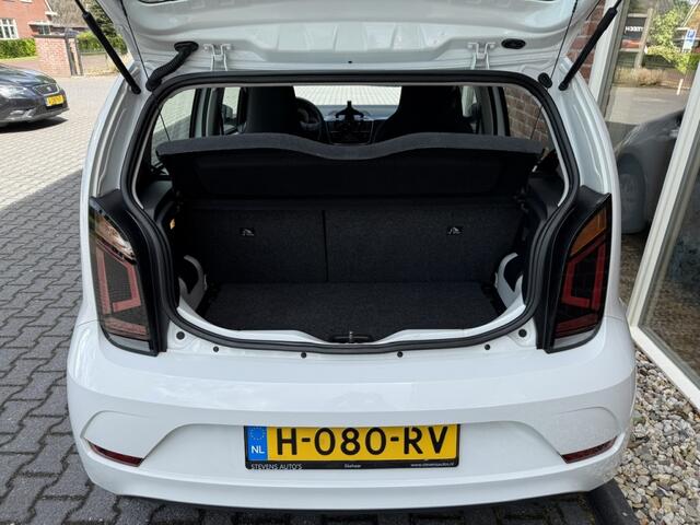 Volkswagen UP! 1.0 NIEUWE APK / NAVI.VIA.APP / AIRCO / RIJKLAAR / INCL GARANTIE