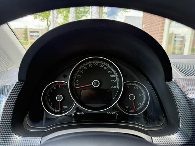 Volkswagen UP! 1.0 NIEUWE APK / NAVI.VIA.APP / AIRCO / RIJKLAAR / INCL GARANTIE