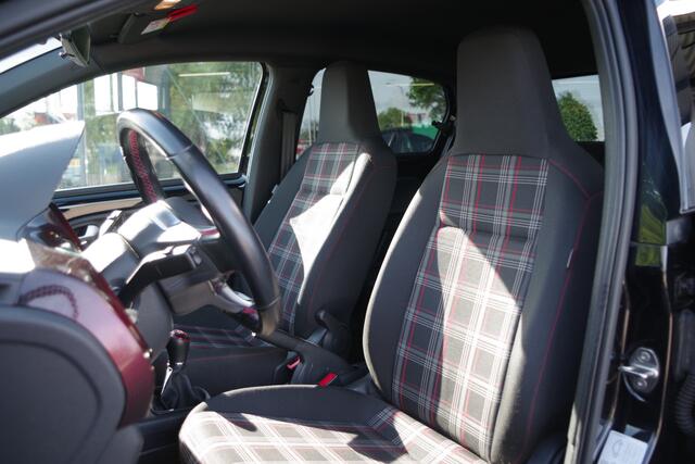 Volkswagen UP! 1.0 TSI 116 PK GTI, Stoelverwarming, Camera, Cruise Control
