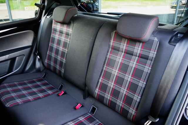 Volkswagen UP! 1.0 TSI 116 PK GTI, Stoelverwarming, Camera, Cruise Control
