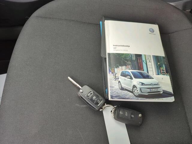Volkswagen UP! 1.0 BMT move up! / CRUISE/ AIRCO/ DAB/ BLUETOOTH/ PARK. SENSOREN + CAMERA/ MULTIFUNC. STUUR/ 5 DEURS