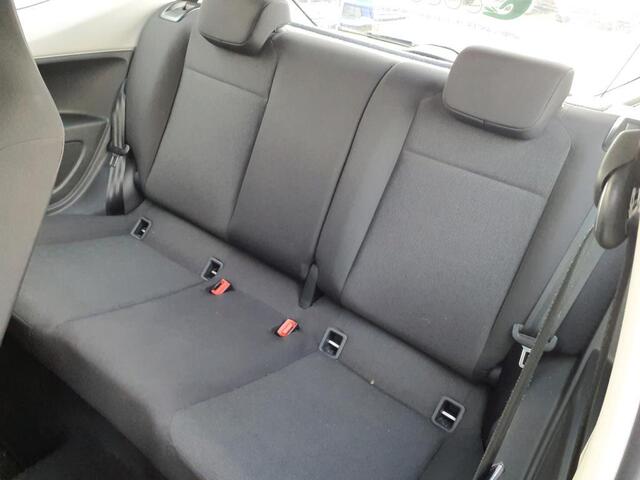 Volkswagen UP! 1.0 Achteruitrijcamera | Airco | Stoelverwarming | Parkeersensoren | Cruise Control | DAB |
