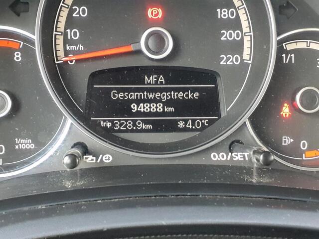 Volkswagen UP! 1.0 Achteruitrijcamera | Airco | Stoelverwarming | Parkeersensoren | Cruise Control | DAB |