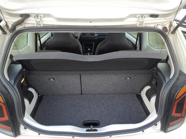 Volkswagen UP! 1.0 Achteruitrijcamera | Airco | Stoelverwarming | Parkeersensoren | Cruise Control | DAB |