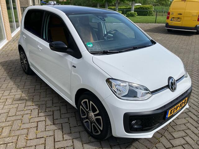 Volkswagen UP! 1.0 high up met R-line pakket!