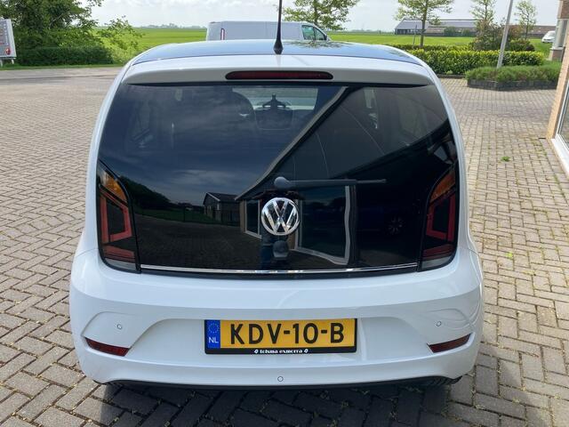 Volkswagen UP! 1.0 high up met R-line pakket!