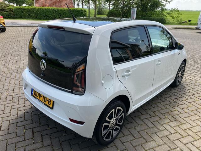 Volkswagen UP! 1.0 high up met R-line pakket!