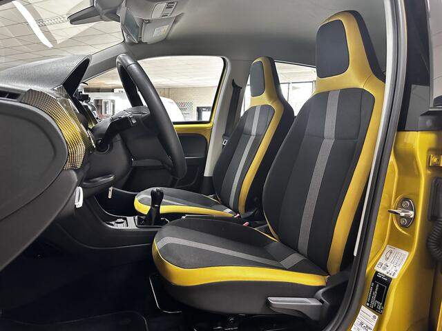 Volkswagen UP! 1.0 BMT R-Line/ Maps+More!/ Camera/ 17''LMV/ Cruise!/ DAB+/ Airco/ Bluetooth/ Multi.LEDER.Stuur/ Elek.Pakket/ Isofix/ PDC Achter.