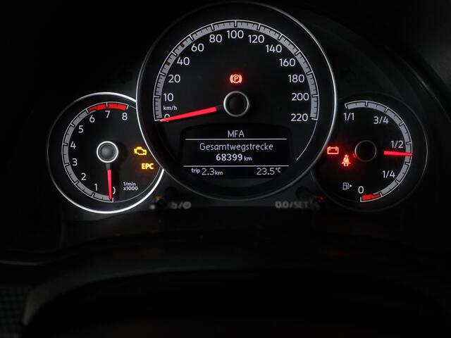 Volkswagen UP! 1.0 Move Up! 65 pk | Navigatie via App | Parkeersensoren achter | Achteruitrijcamera | Cruise control | Autom. airco | Stoelverwarming |