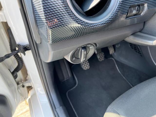 Volkswagen UP! 1.0 BMT move up! - Airco - Cruise control - Dealer onderhouden
