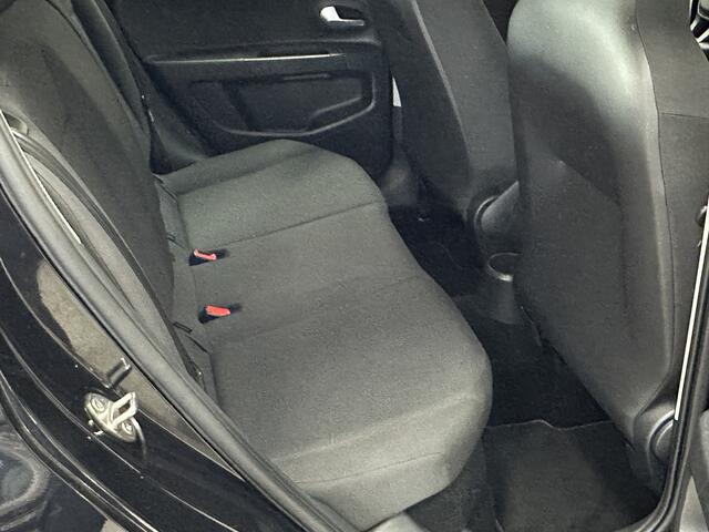 Volkswagen UP! 1.0 BMT move up!/ Facelift/ 5-Drs/ Maps + More/ Airco/ DAB+/ Elek. pakket/ Isofix/ Bluetooth/ Diml. Auto/ Regensensor/ AUX & USB/ LED Dagrijverl.