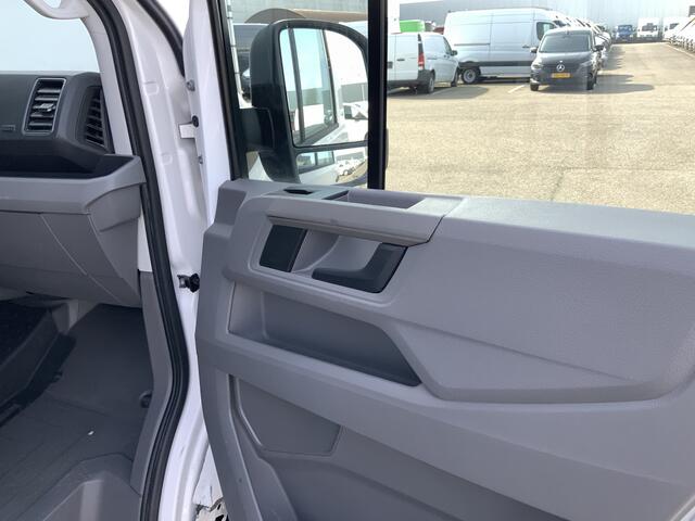 Volkswagen e-Crafter e-Crafter L3H3 36 kWh Airco Cruise Navi Camera 3 Zits (Schade`s) Opstap Euro 6