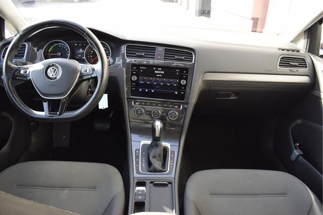 Volkswagen e-Golf E-DITION Trekhaak, Adaptive cruise, Stoelverwarming, Carplay, PDC, DAB
