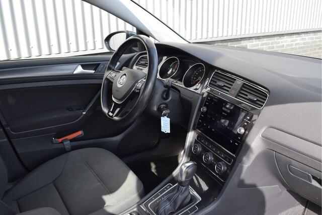 Volkswagen e-Golf E-DITION Trekhaak, Adaptive cruise, Stoelverwarming, Carplay, PDC, DAB