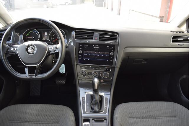 Volkswagen e-Golf E-DITION Adaptive cruise, Climatronic, PDC, Navi