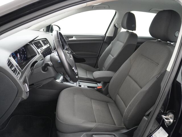 Volkswagen e-Golf AUT SOH=92% Adaptieve Cruise Warmtepomp App-Connect Apple Carplay Android Auto Climatronic Stoelverwarming DAB+ Led Virtual Cockpit Winterpakket Licht/Regensensor Pdc App-Connect Lmv 17" E-DITION 136PK 290NM Koppel slechts 44.000km