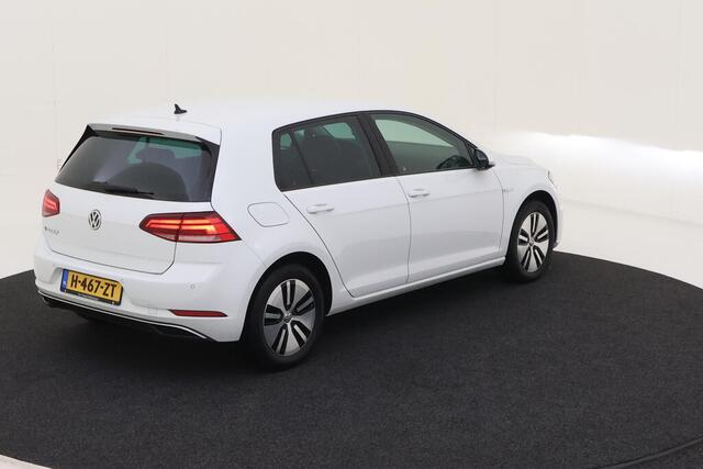 Volkswagen e-Golf E-DITION / Led / Climate controle / Navigatie / Parkeersensoren V+A / Lichtmetaal 17 inch /