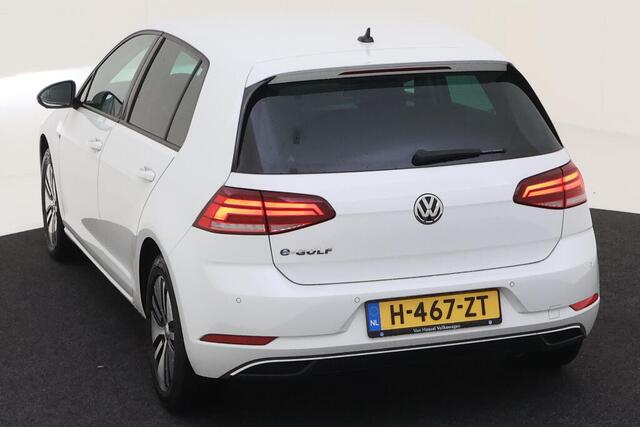 Volkswagen e-Golf E-DITION / Led / Climate controle / Navigatie / Parkeersensoren V+A / Lichtmetaal 17 inch /