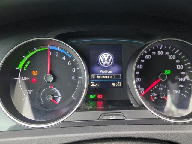 Volkswagen e-Golf E-DITION / PARK. SENSOREN/ LED/ NAVI/ CLIMA/ 16" LMV