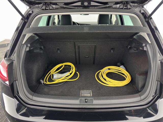 Volkswagen e-Golf E-DITION (INCL.BTW) *HEAT-PUMP | LUXURY-LEATHER | FULL-LED | DIGI-COCKPIT | NAVI-FULLMAP | HEATED-SPORTSEATS | CAMERA | DAB+ | AMBIENT-LIGHT | 16''ALU*