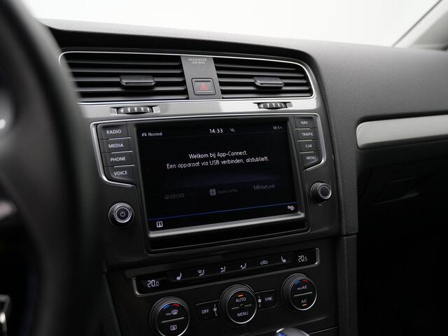 Volkswagen e-Golf 115 pk | Navigatie Discover Pro | Stoelverwarming | Adaptive Cruise | Parkeersensoren voor/achter