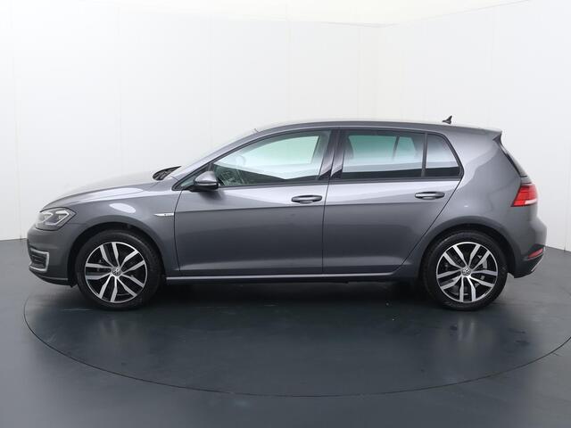Volkswagen e-Golf E-DITION | 136 PK | Soh 91% | Adaptive cruise control | Achteruitrijcamera | Apple Carplay/Android Auto |