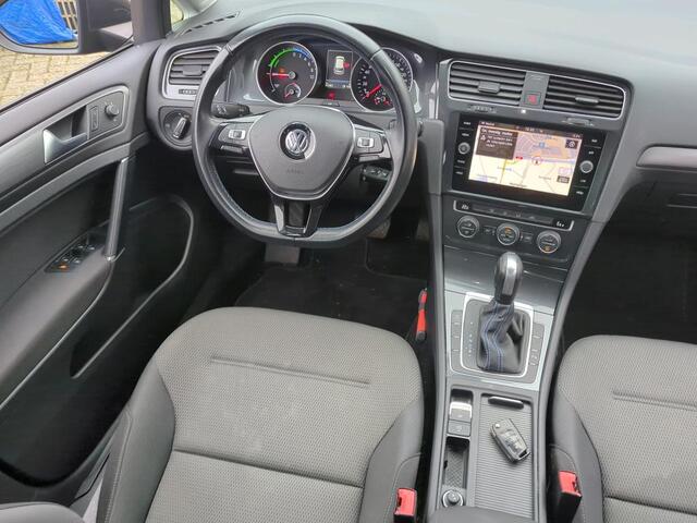 Volkswagen e-Golf E-DITION / PARK. SENSOREN/ LED/ NAVI/ CLIMA/ BLUETOOTH/ 17" LMV