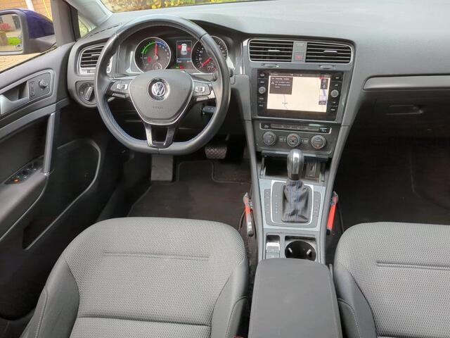 Volkswagen e-Golf E-DITION / Navigatie / App connect / LED / Camera / Parkeersensoren V+A /