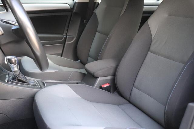 Volkswagen e-Golf 116 PK | SOH 83,6% | NAVI | STOELVERWARMING | PARK PILOT