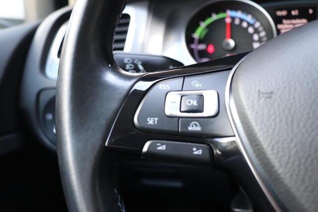 Volkswagen e-Golf 116 PK | SOH 83,6% | NAVI | STOELVERWARMING | PARK PILOT