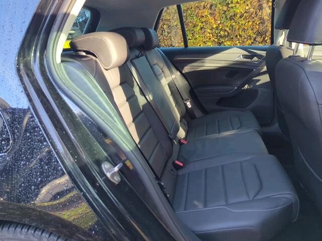 Volkswagen e-Golf E-DITION / Lederen Bekleding / Digitaal dashboard / Navigatie / Camera / Parkeersensoren V+A