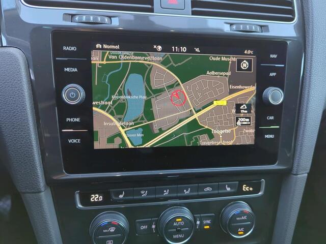 Volkswagen e-Golf E-DITION / Lederen Bekleding / Digitaal dashboard / Navigatie / Camera / Parkeersensoren V+A