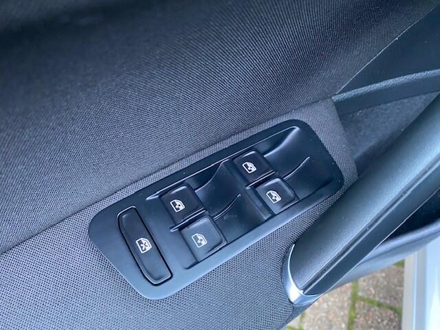 Volkswagen e-Golf 50% deal 5,975,- ACTIE Navi / Clima / ACC / Telefoon / Carplay