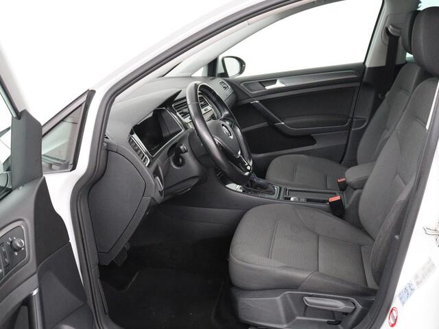 Volkswagen e-Golf E-DITION | Stoelverwarming | Warmtepomp | Carplay | Adaptive cruise | Virtual Cockpit | Navigatie | LED Plus | Getint glas | Climate control