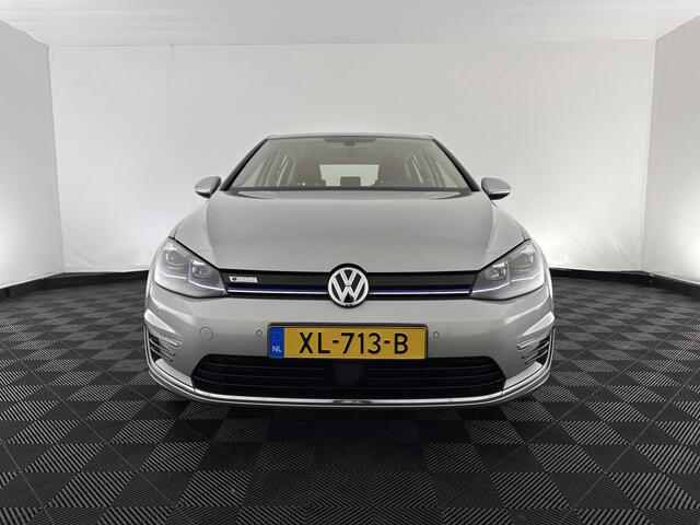 Volkswagen e-Golf {SOH-91%} (INCL-BTW) Aut. *HEATPUMP | ADAPTIVE-CRUISE | DIGI-COCKPIT | FULL-LED | NAVI-FULLMAP | COMFORTSEATS | ECC | PARKPILOT | CCS-FASTLOADER | 16''ALU*