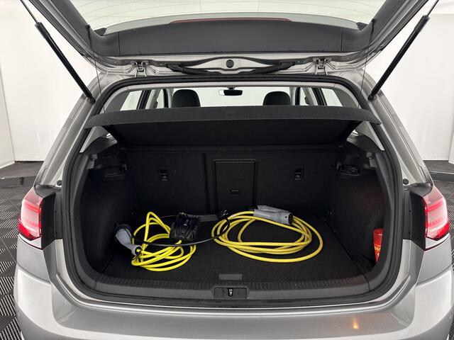 Volkswagen e-Golf {SOH-91%} (INCL-BTW) Aut. *HEATPUMP | ADAPTIVE-CRUISE | DIGI-COCKPIT | FULL-LED | NAVI-FULLMAP | COMFORTSEATS | ECC | PARKPILOT | CCS-FASTLOADER | 16''ALU*