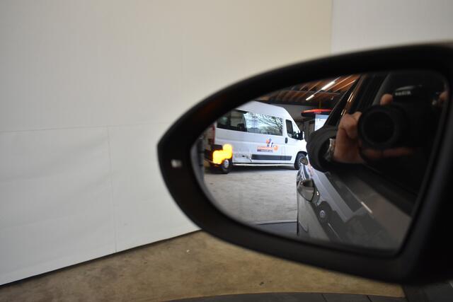 Volkswagen e-Golf 100KW 136PK SOH 100% Camera Warmtepomp Virtual Disc Pro Groot Navi Dodeh detectie