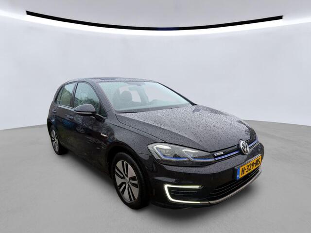 Volkswagen e-Golf E-DITION 136pk / Virtual Cockpit / LED / Navigatie / Leder / Verwarmbare Voorstoelen / Achteruitrijcamera / 17'' LMV