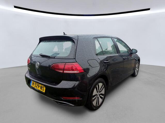 Volkswagen e-Golf E-DITION 136pk / Virtual Cockpit / LED / Navigatie / Leder / Verwarmbare Voorstoelen / Achteruitrijcamera / 17'' LMV
