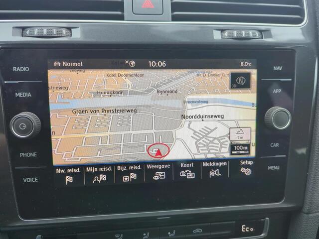 Volkswagen e-Golf E-DITION 136pk / Virtual Cockpit / LED / Navigatie / Leder / Verwarmbare Voorstoelen / Achteruitrijcamera / 17'' LMV