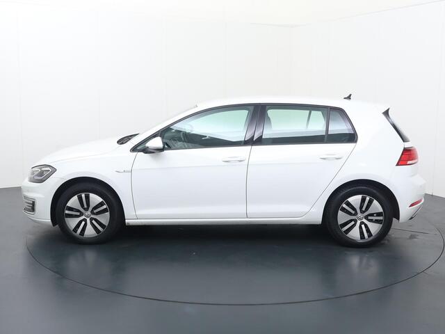 Volkswagen e-Golf E-DITION | 136 PK | SoH 89% | Adaptive cruise control | Climate control | Apple Carplay/Android Auto |